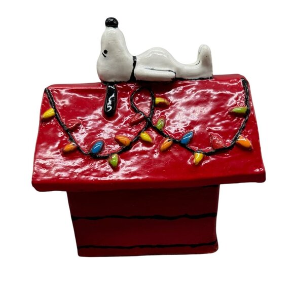 Handmade Snoopy Ceramic Doghouse Cookie Jar With Holiday Light Design red READ - Picture 1 of 8